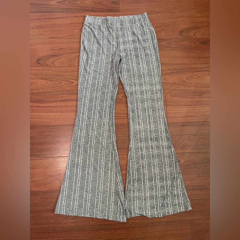 Super cute stretched yoga pants
